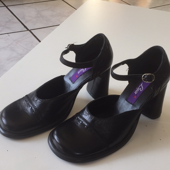 Black heels - Picture 2 of 4